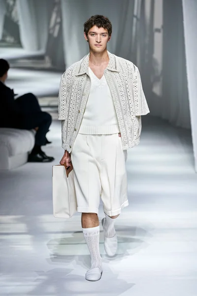 Look 9
